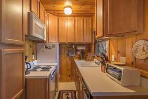 Owl's Peak by Avantstay Private Pine Tree Cabin Mins From The Water