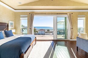 Florence by Avantstay Villa Steps From Beach