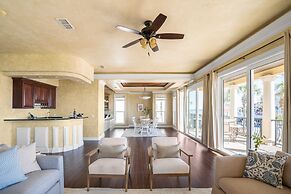 Florence by Avantstay Villa Steps From Beach