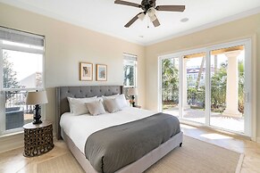 Florence by Avantstay Villa Steps From Beach