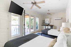 Florence by Avantstay Villa Steps From Beach