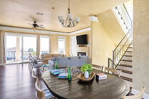 Florence by Avantstay Villa Steps From Beach