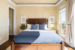 Florence by Avantstay Villa Steps From Beach