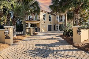 Florence by Avantstay Villa Steps From Beach