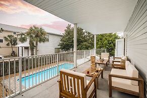 Hourglass by Avantstay Chic Beach Getaway w/ Pool & Two Large Balconie