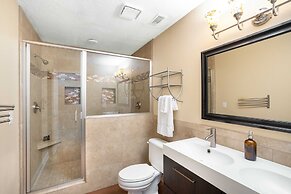 Hourglass by Avantstay Chic Beach Getaway w/ Pool & Two Large Balconie