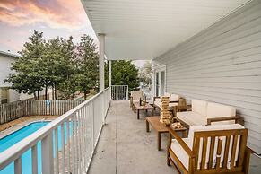 Hourglass by Avantstay Chic Beach Getaway w/ Pool & Two Large Balconie