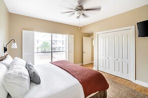 Hourglass by Avantstay Chic Beach Getaway w/ Pool & Two Large Balconie
