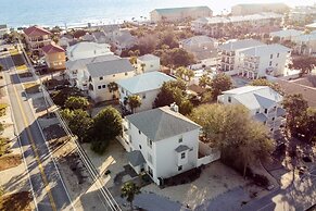 Hourglass by Avantstay Chic Beach Getaway w/ Pool & Two Large Balconie