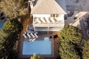 Hourglass by Avantstay Chic Beach Getaway w/ Pool & Two Large Balconie