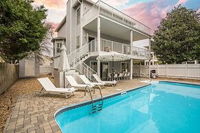 Hourglass by Avantstay Chic Beach Getaway w/ Pool & Two Large Balconie