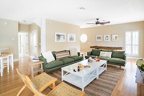 Hourglass by Avantstay Chic Beach Getaway w/ Pool & Two Large Balconie