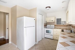 Hourglass by Avantstay Chic Beach Getaway w/ Pool & Two Large Balconie