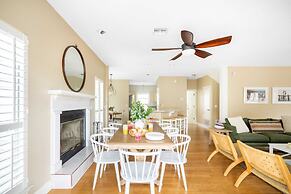 Hourglass by Avantstay Chic Beach Getaway w/ Pool & Two Large Balconie