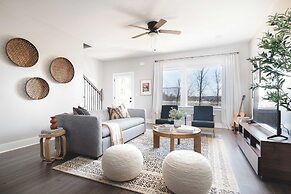 Rhett by Avantstay Stylish Southern Style Flat w/ Gorgeous Design