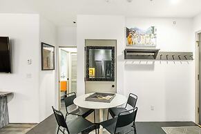 New San Juan 303 by Avantstay Modern Penthouse w/ Deck Overlooking Mai