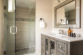 Chateau Syrah by Avantstay Picturesque Estate w/ Pool, Hot Tub, Pool T