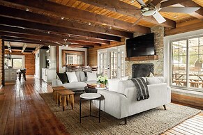 Chateau Syrah by Avantstay Picturesque Estate w/ Pool, Hot Tub, Pool T