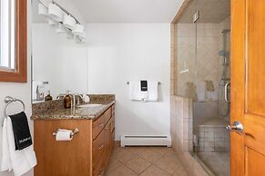 Bighorn by Avantstay Spacious Ski Cabin w/ Sprawling Porch, Views & Ho