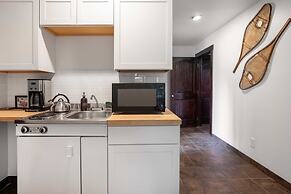 Bighorn by Avantstay Spacious Ski Cabin w/ Sprawling Porch, Views & Ho