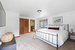 Bighorn by Avantstay Spacious Ski Cabin w/ Sprawling Porch, Views & Ho