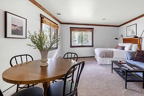 Bighorn by Avantstay Spacious Ski Cabin w/ Sprawling Porch, Views & Ho