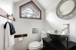 Bighorn by Avantstay Spacious Ski Cabin w/ Sprawling Porch, Views & Ho