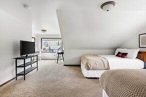 Bighorn by Avantstay Spacious Ski Cabin w/ Sprawling Porch, Views & Ho