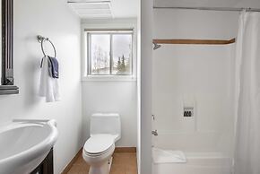 Bighorn by Avantstay Spacious Ski Cabin w/ Sprawling Porch, Views & Ho