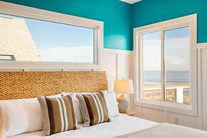 Ocean's Eye by Avantstay Beach Front Home w/ Roof Top, Pool & Putting