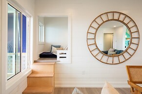 Ocean's Eye by Avantstay Beach Front Home w/ Roof Top, Pool & Putting