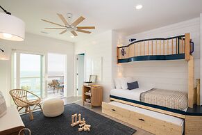 Ocean's Eye by Avantstay Beach Front Home w/ Roof Top, Pool & Putting