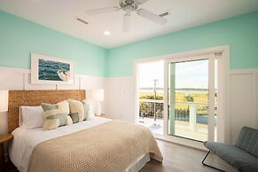 Ocean's Eye by Avantstay Beach Front Home w/ Roof Top, Pool & Putting