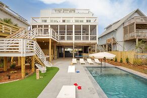 Ocean's Eye by Avantstay Beach Front Home w/ Roof Top, Pool & Putting