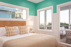 Ocean's Eye by Avantstay Beach Front Home w/ Roof Top, Pool & Putting