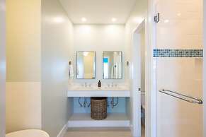 Ocean's Eye by Avantstay Beach Front Home w/ Roof Top, Pool & Putting