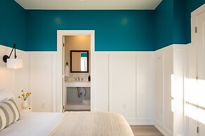 Ocean's Eye by Avantstay Beach Front Home w/ Roof Top, Pool & Putting