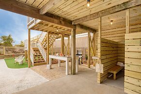 Ocean's Eye by Avantstay Beach Front Home w/ Roof Top, Pool & Putting