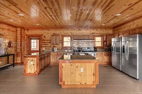 Sugarland by Avantstay Sleeps 28! Home Theatre! Two Hot Tubs! Indoor P