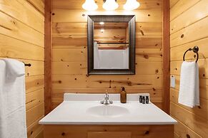 Sugarland by Avantstay Sleeps 28! Home Theatre! Two Hot Tubs! Indoor P