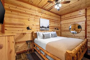 Sugarland by Avantstay Sleeps 28! Home Theatre! Two Hot Tubs! Indoor P