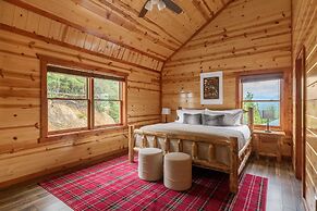 Sugarland by Avantstay Sleeps 28! Home Theatre! Two Hot Tubs! Indoor P