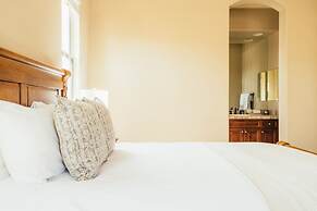 Desert Grove by Avantstay Oasis Retreat w/ Pool & BBQ Grill!