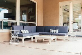 Desert Grove by Avantstay Oasis Retreat w/ Pool & BBQ Grill!