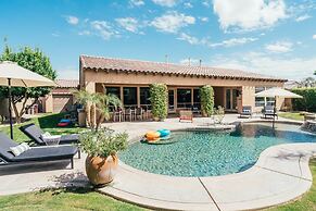 Desert Grove by Avantstay Oasis Retreat w/ Pool & BBQ Grill!