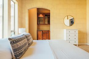 Desert Grove by Avantstay Oasis Retreat w/ Pool & BBQ Grill!