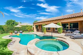Desert Grove by Avantstay Oasis Retreat w/ Pool & BBQ Grill!