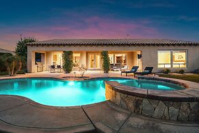 Desert Grove by Avantstay Oasis Retreat w/ Pool & BBQ Grill!