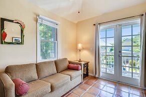 Cottage by the Pool by Avantstay w/ Balcony, BBQ & Shared Pool! Month 