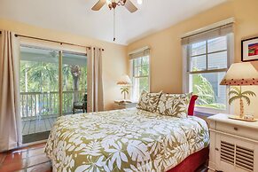 Cottage by the Pool by Avantstay w/ Balcony, BBQ & Shared Pool! Month 